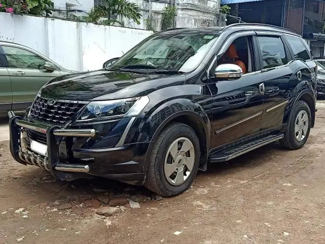 Mahindra XUV500 W7 2019