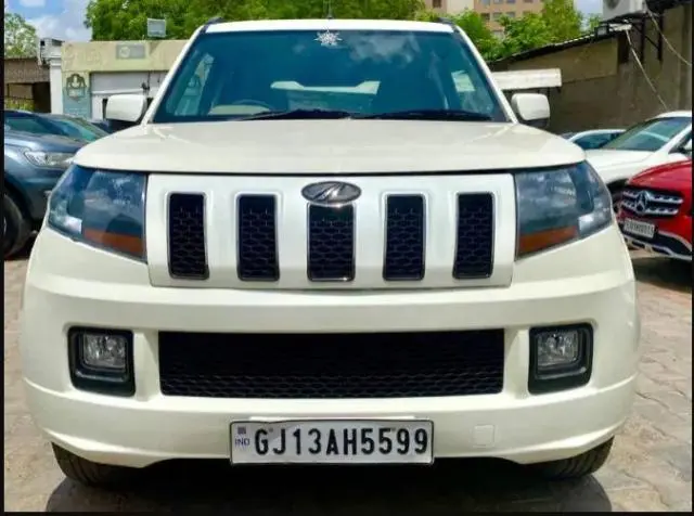 Mahindra TUV300 T10 AMT 2018