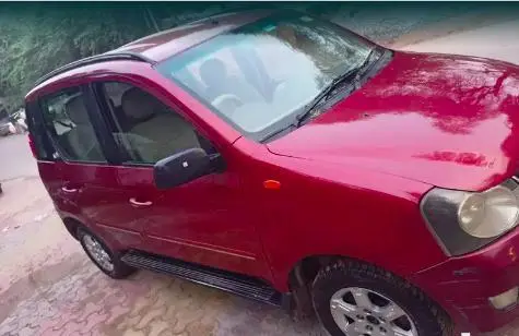 Mahindra Quanto C8 2013