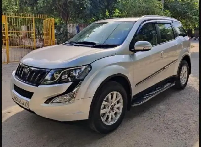 Mahindra XUV500 W10 AWD AT 2017