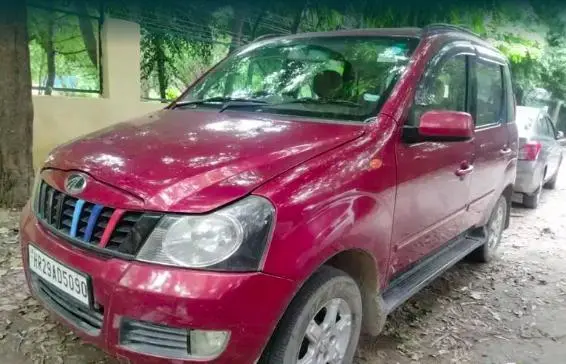 Mahindra Quanto C8 2012