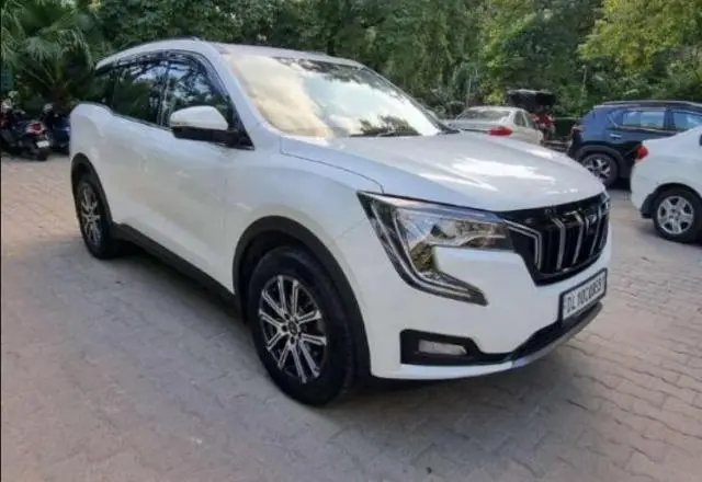 Mahindra XUV700 AX 7 Petrol AT 7 STR 2021