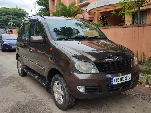 Mahindra Quanto C8 2012