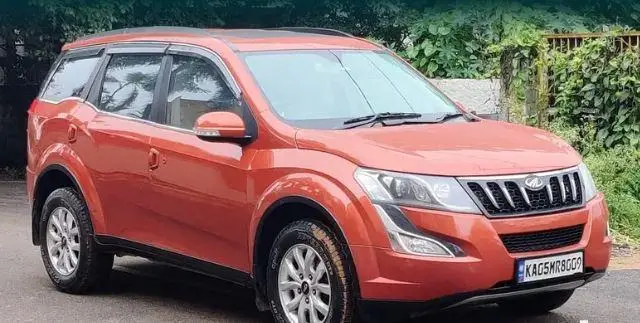 Mahindra XUV500 W10 2015