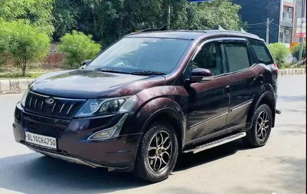Mahindra XUV500 W6 AT 2016