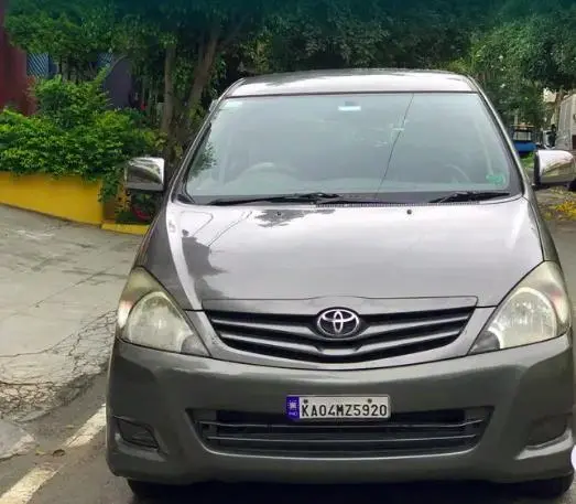 Toyota Innova 2.5 G 8 STR BS IV 2011