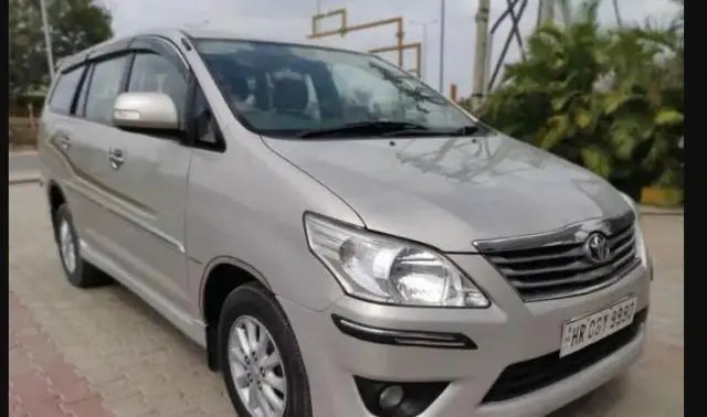 Toyota Innova 2.5 V 7 STR 2012