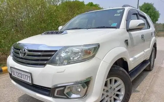 Toyota Fortuner 3.0 4X4 MT 2014