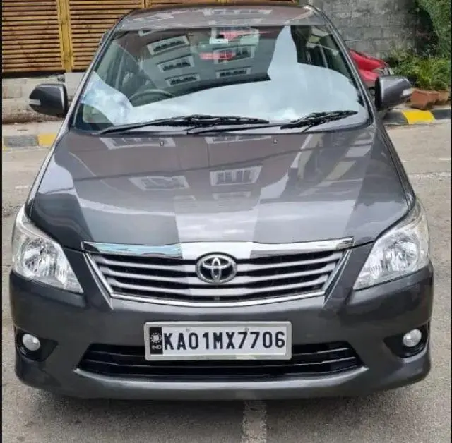 Toyota Innova 2.5 VX 7 STR BS III 2012