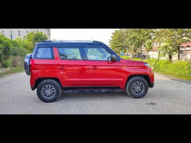 Mahindra TUV300 T10 2017
