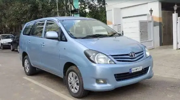 Toyota Innova 2.5 G 7 STR BS IV 2010