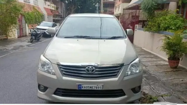 Toyota Innova 2.5 G 7 STR BS III 2012