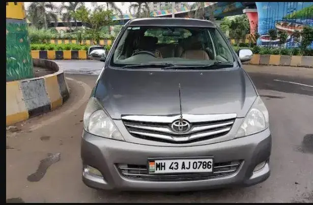 Toyota Innova 2.5 VX 8 STR BS III 2011