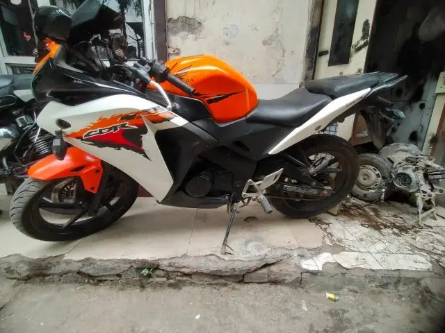 Honda CBR 150R 150cc 2013