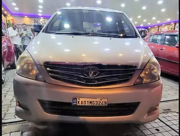 Toyota Innova 2.5 V 7 STR 2011
