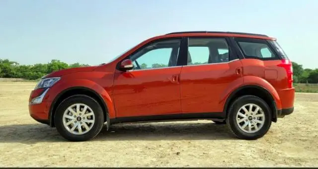 Mahindra XUV500 W10 2017