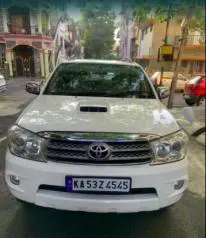 Toyota Fortuner 3.0 4x2 MT 2011