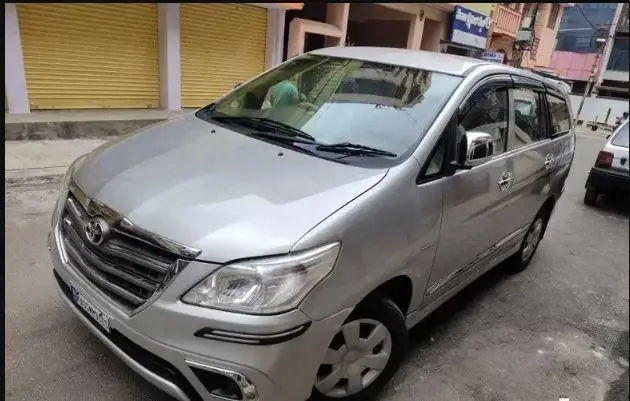 Toyota Innova 2.5 G 8 STR BS IV 2008