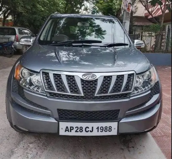 Mahindra XUV500 W8 2012