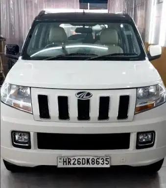 Mahindra TUV300 T6 Plus AMT 2017