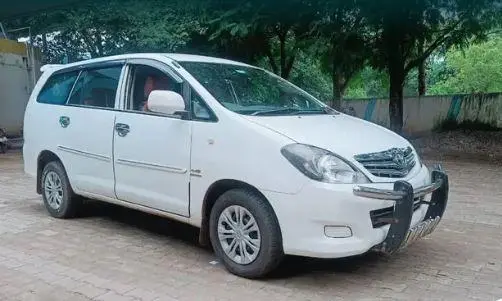 Toyota Innova 2.5 G 7 STR BS IV 2010
