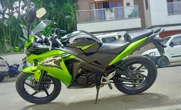 Honda CBR 150R 150cc 2015