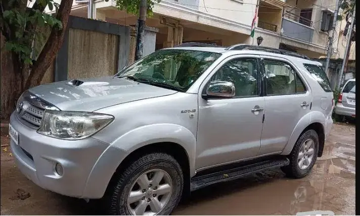 Toyota Fortuner 3.0 4X4 MT 2009
