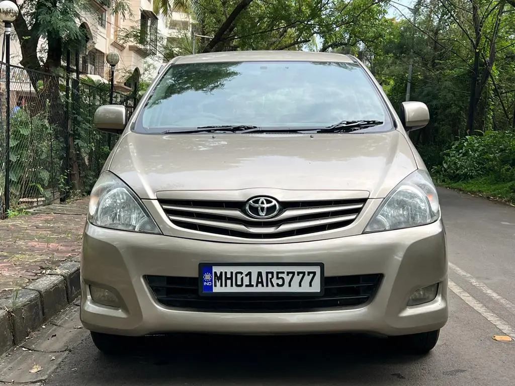 Toyota Innova 2.5 G 8 STR BS III 2010