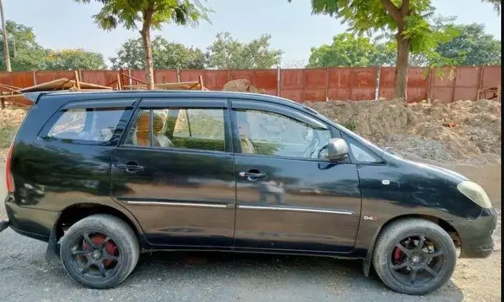 Toyota Innova 2.5 G 7 STR BS III 2006