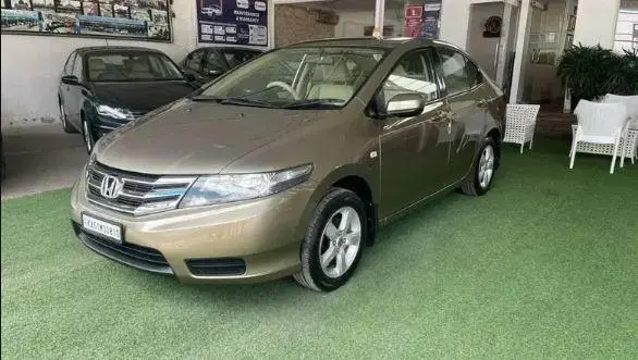 Honda City S i-VTEC 2012
