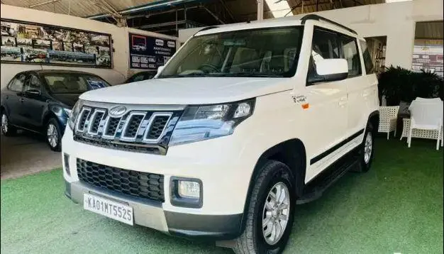 Mahindra TUV300 T8 AMT mHAWK100 2019