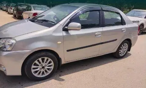 Toyota Etios V 2011