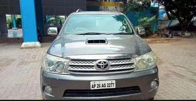 Toyota Fortuner 2.8 4x4 MT 2010