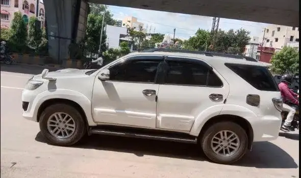 Toyota Fortuner 3.0 4X4 MT 2012