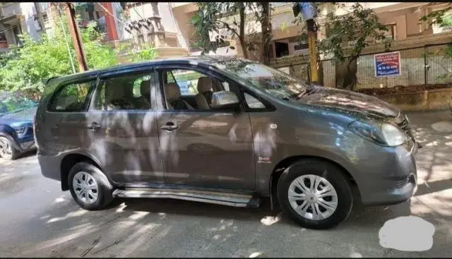 Toyota Innova 2.5 G 7 STR BS III 2010