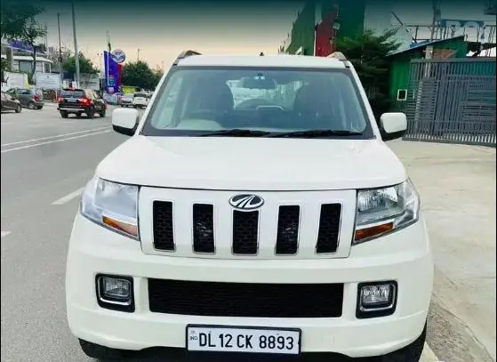 Mahindra TUV300 T8 AMT 2016