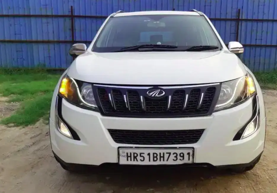 Mahindra XUV500 W10 AT 2016