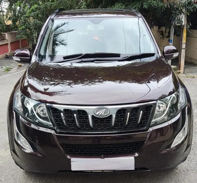 Mahindra XUV500 W10 2017