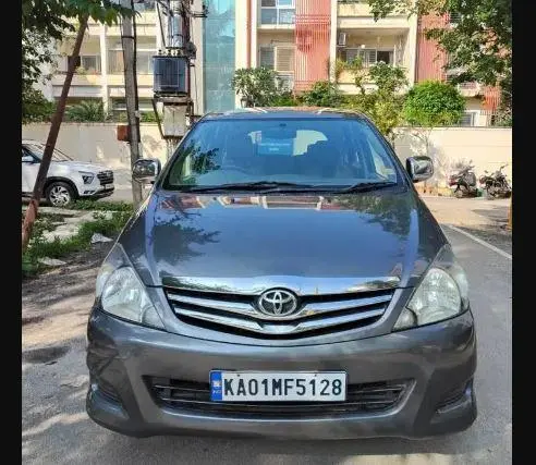 Toyota Innova 2.5 VX 8 STR BS III 2010