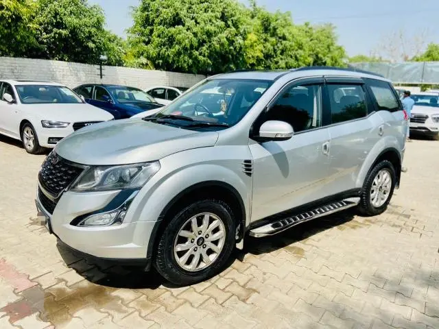 Mahindra XUV500 W10 AWD AT 2018
