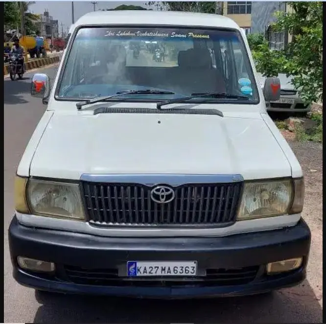 Toyota Qualis FS B1 2004