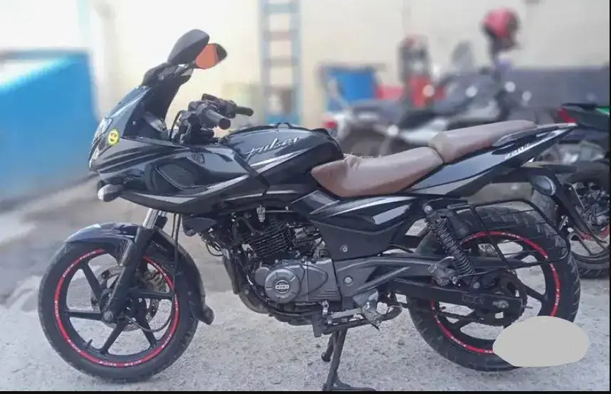 Bajaj Pulsar 220F 2018