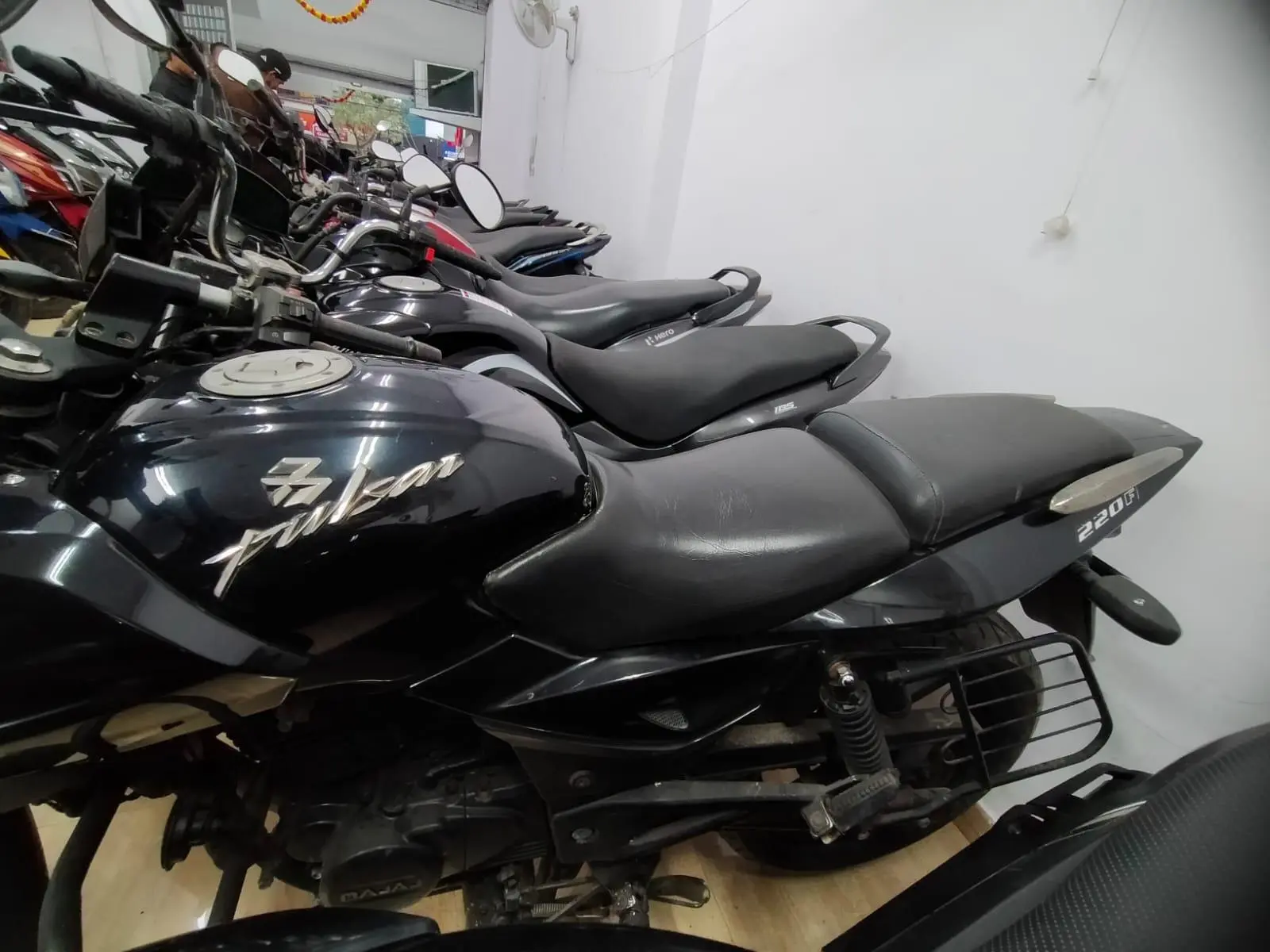 Bajaj Pulsar 220F 2010