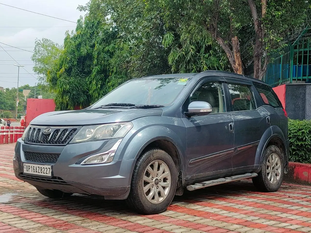 Mahindra XUV500 W10 2WD MT 2015