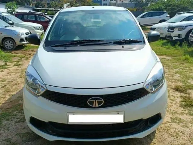 Tata Tiago Revotron XM 2016