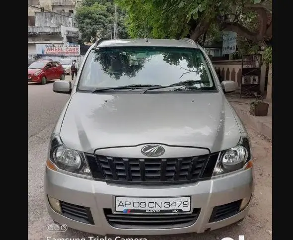 Mahindra Quanto C8 2012