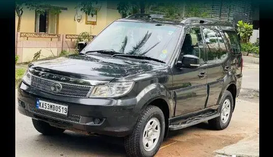 Tata Safari Storme LX 2013