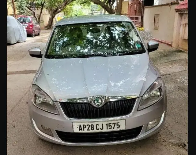 Skoda Rapid ELEGANCE 1.6 TDI MT 2012