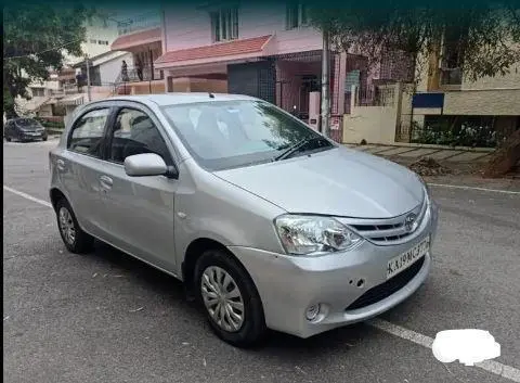 Toyota Etios Liva G 2012