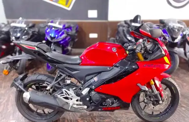 Yamaha YZF-R15 V4 Metallic Red 2022